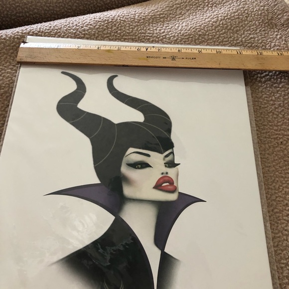 Autographed picture of Disney’s Maleficent - Picture 5 of 10